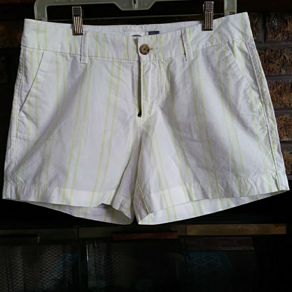 🎈3/$20 NWOT Old navy striped shorts